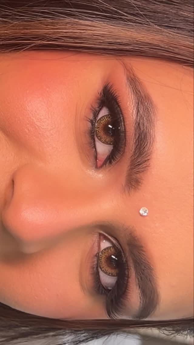 Post 4 by Dubai HMUA | Neelam Kinger on Instagram (video)