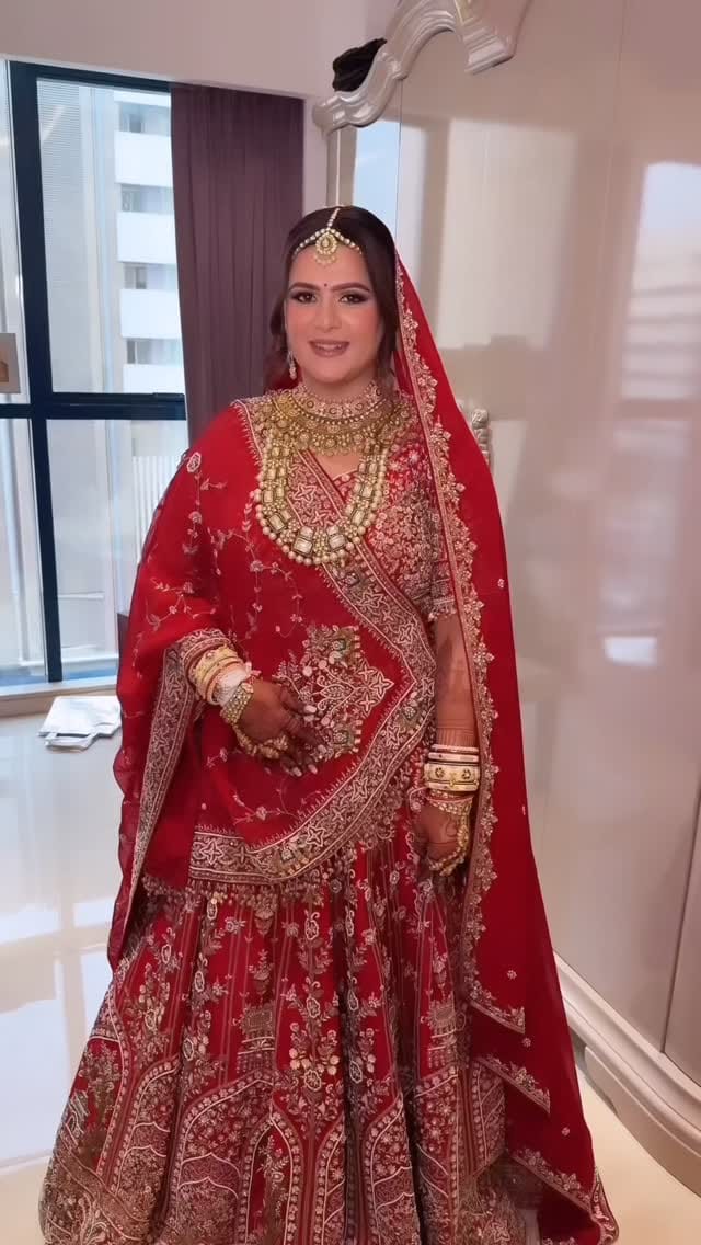 Post 7 by Dubai HMUA | Neelam Kinger on Instagram (video)