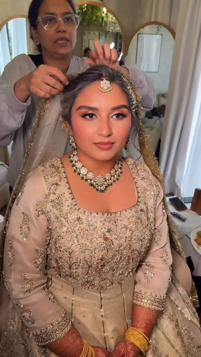 Post 1 by Dubai HMUA | Neelam Kinger on Instagram (video)