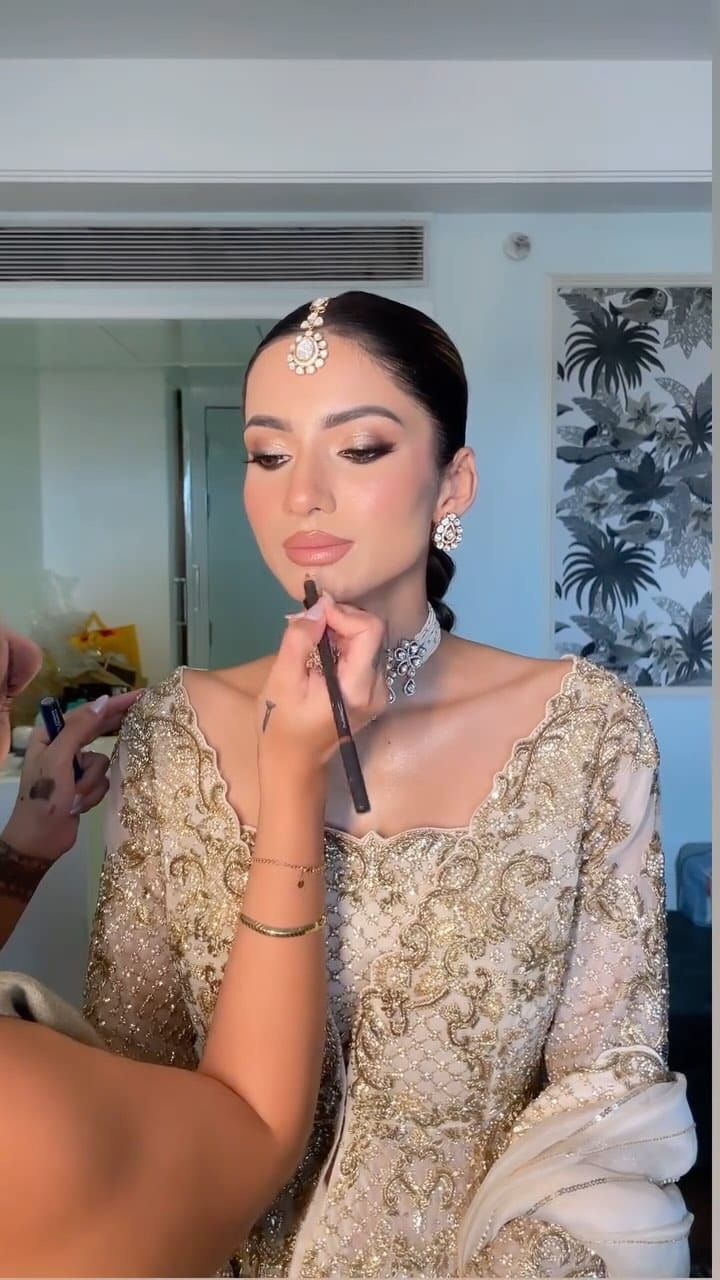 Post 10 by Dubai HMUA | Neelam Kinger on Instagram (video)