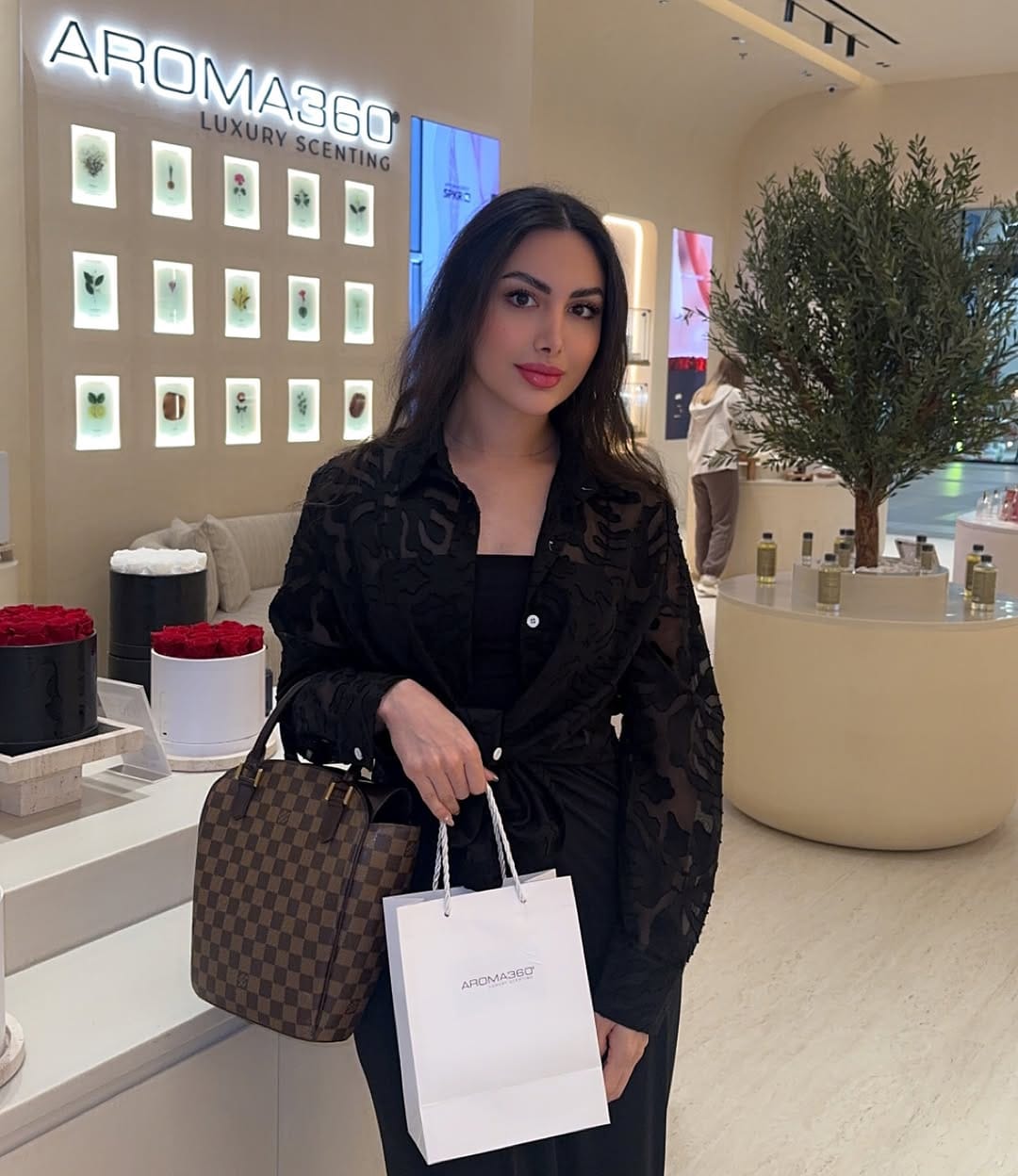 Post 5 by farah modell 🇦🇪 on Instagram (image)