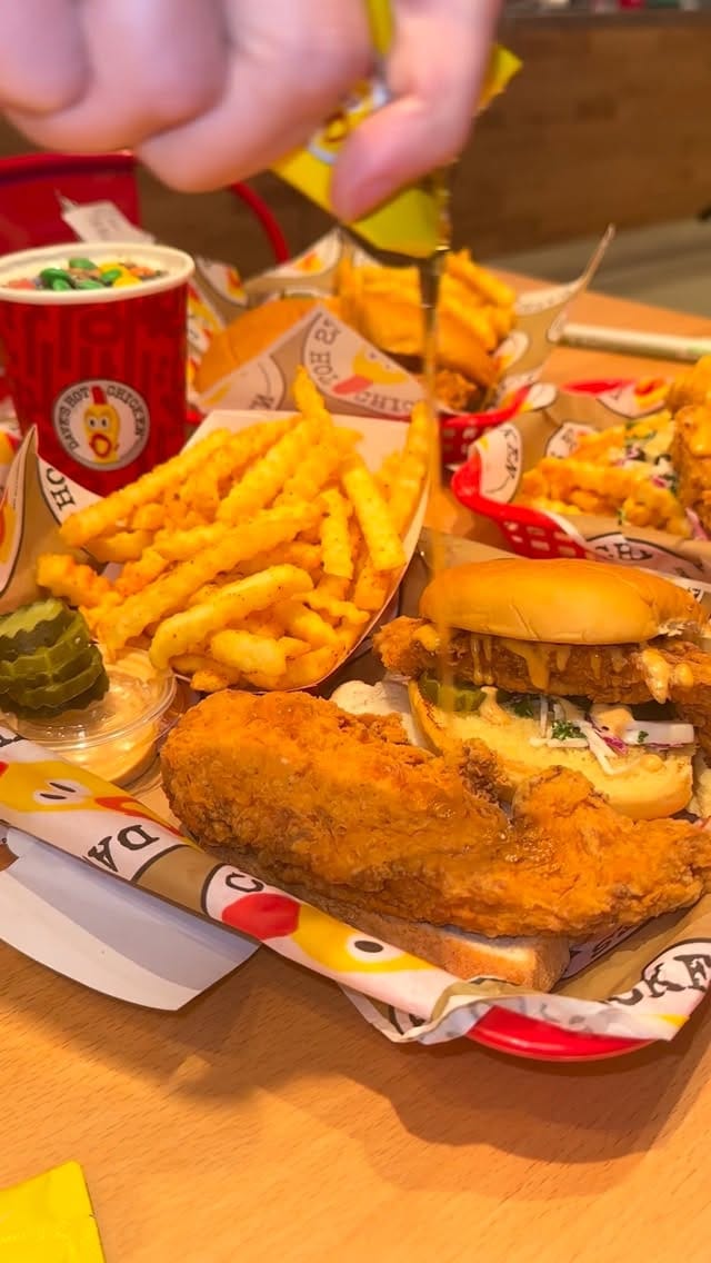 Post 5 by Dubai Food DUBAIBLOGGER on Instagram (video)