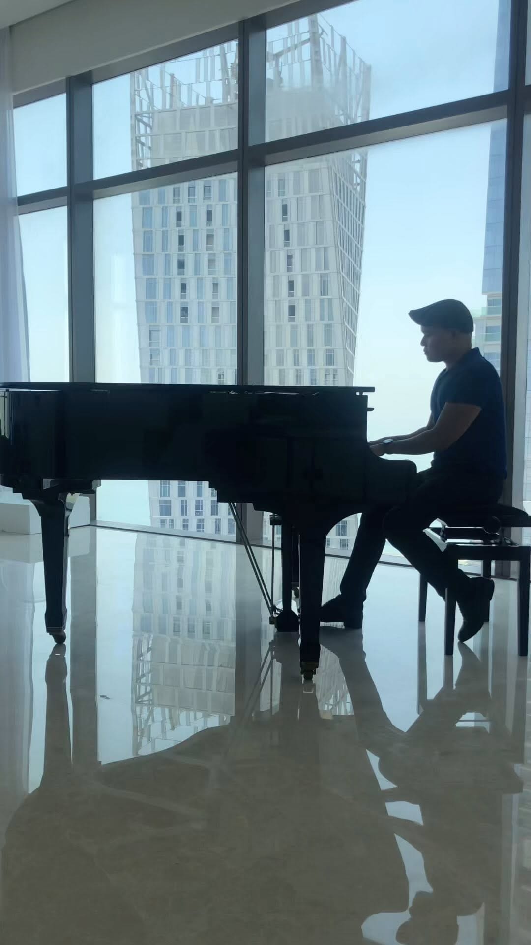 Post 8 by Rob Tulio on Instagram (video)