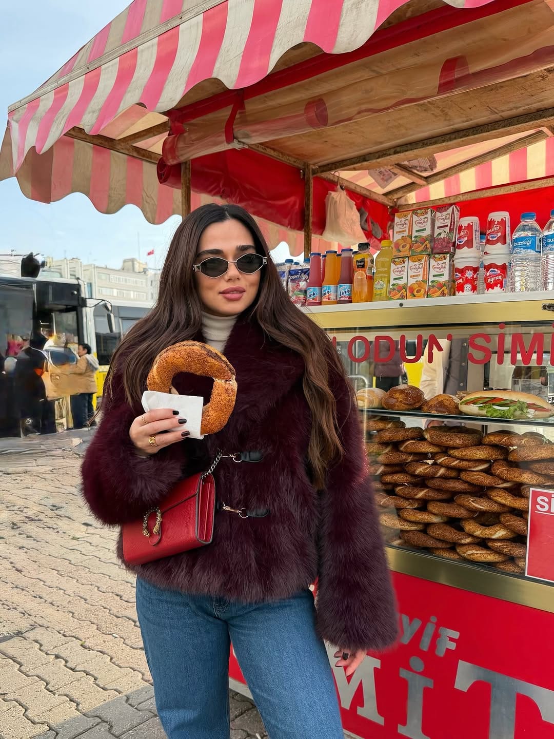 Post 4 by Myriam Farah on Instagram (carousel)