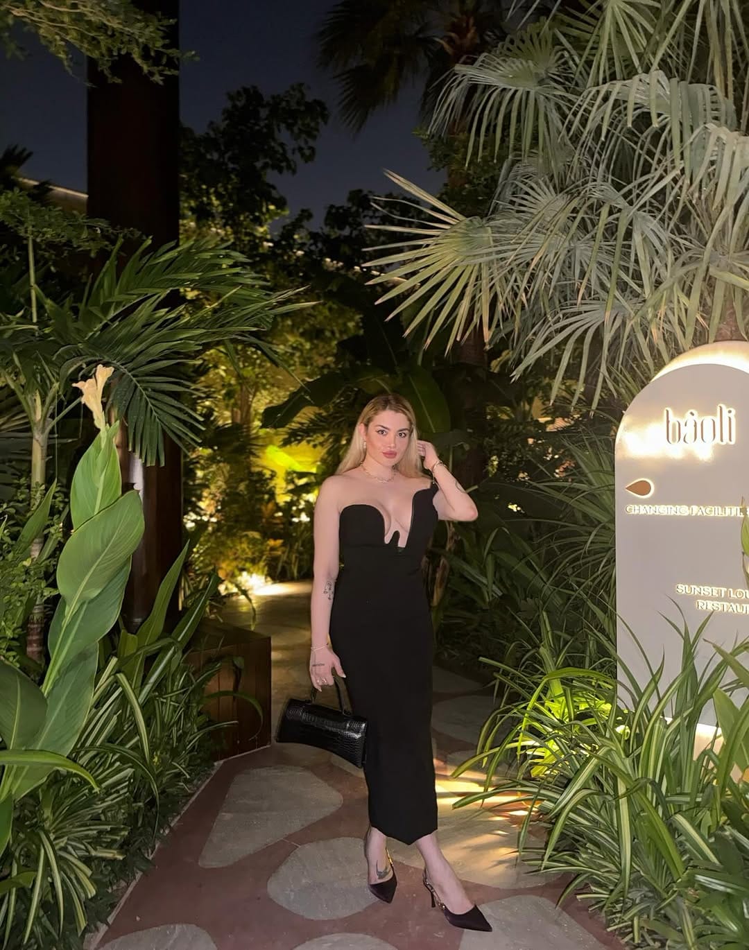 Post 1 by @min_mahdavi on Instagram (carousel)