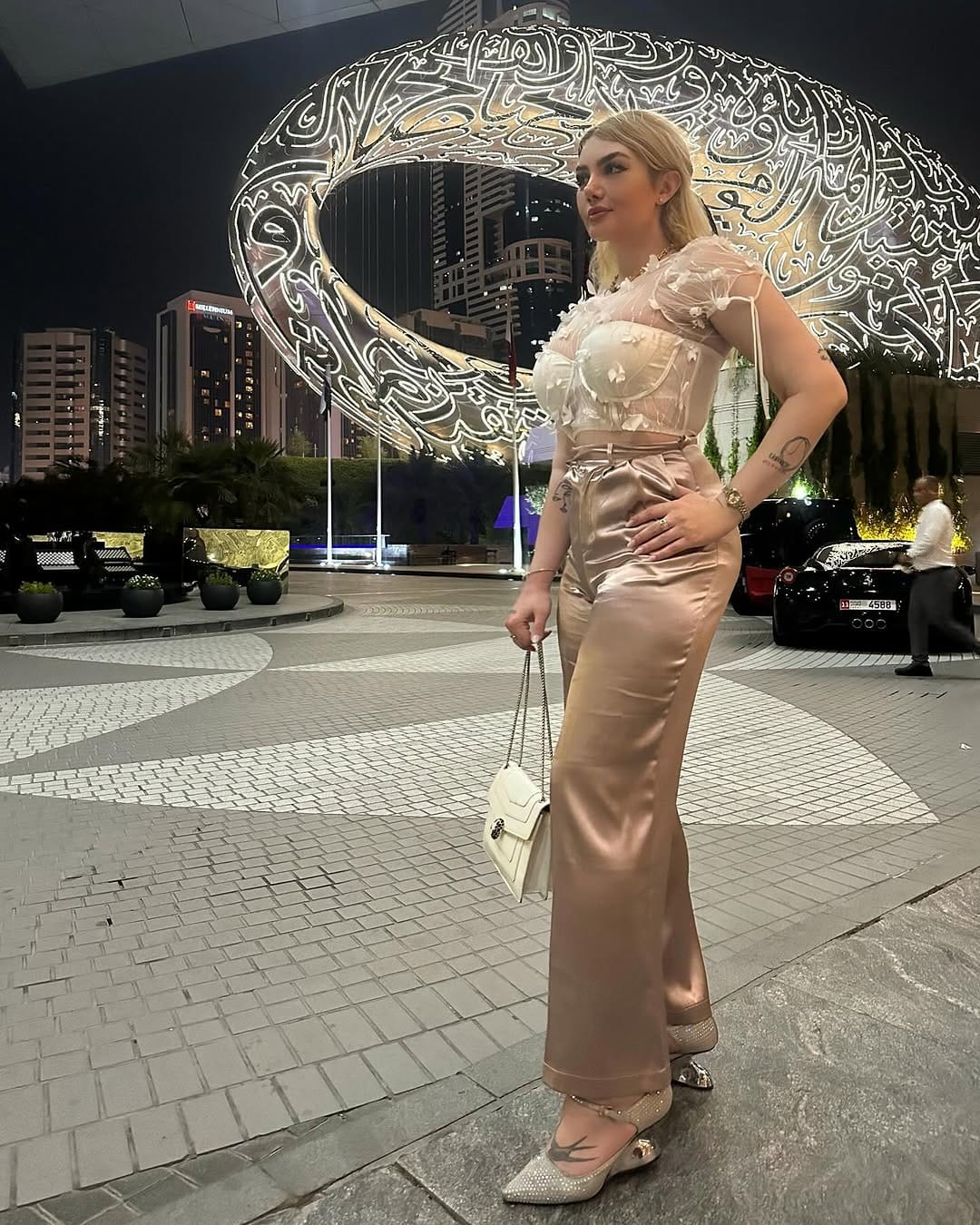 Post 10 by @min_mahdavi on Instagram (carousel)