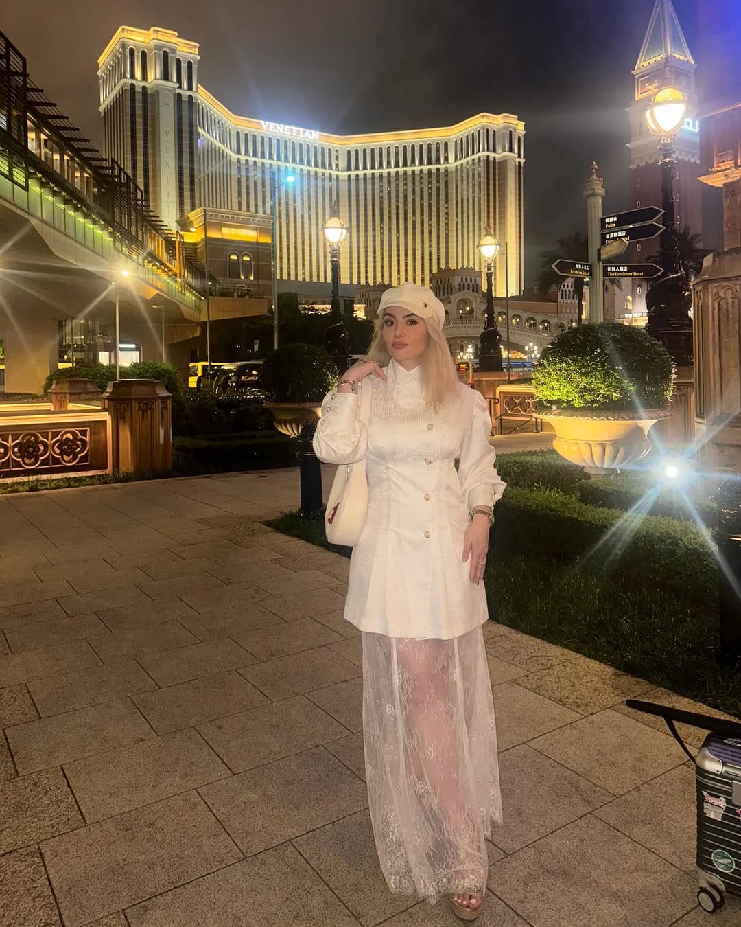 Post 3 by @min_mahdavi on Instagram (carousel)