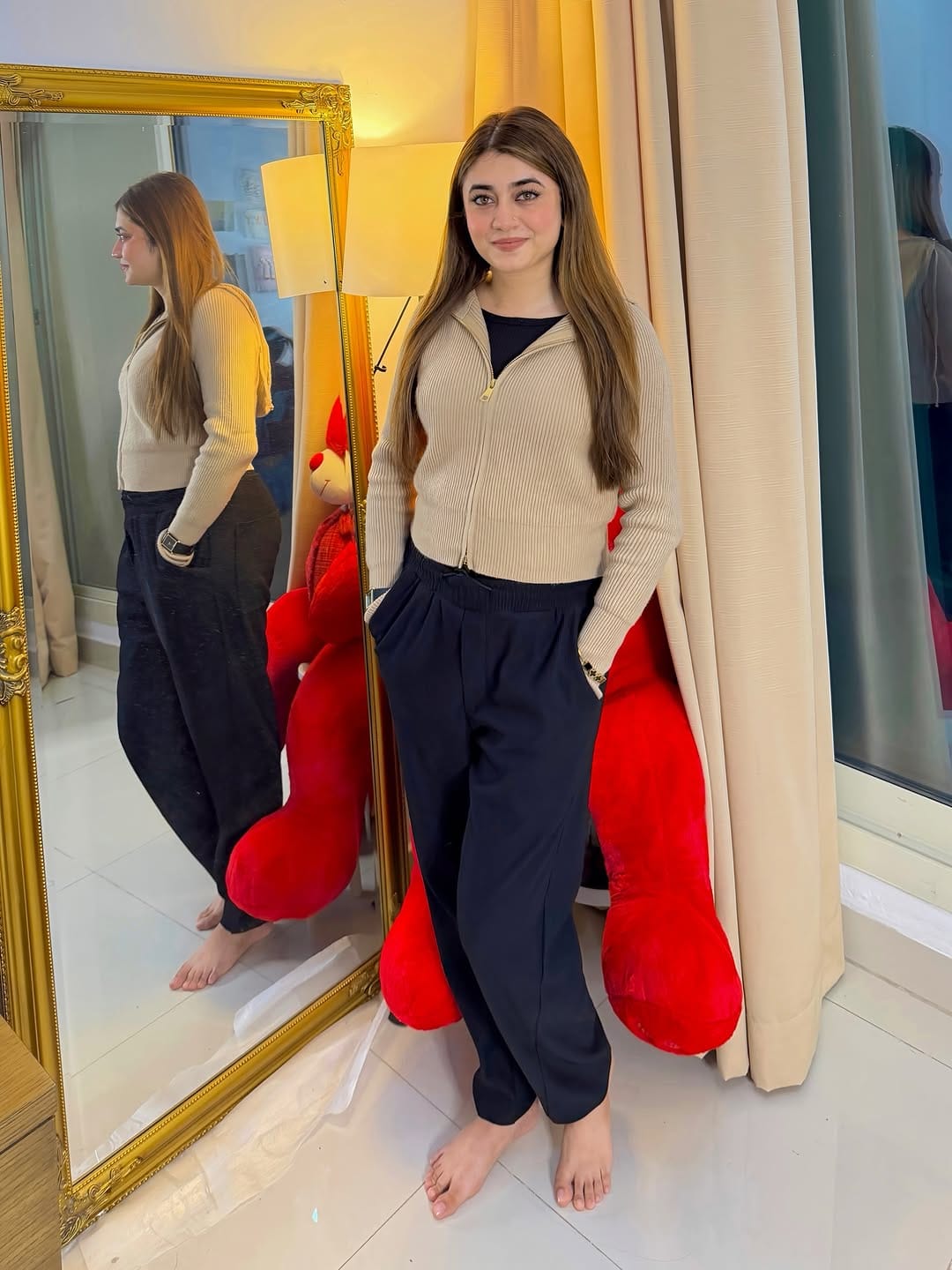 Post 3 by 𝗞𝗘𝗡𝗖𝗛𝗜 🇦🇪🇵🇰✈️ on Instagram (carousel)