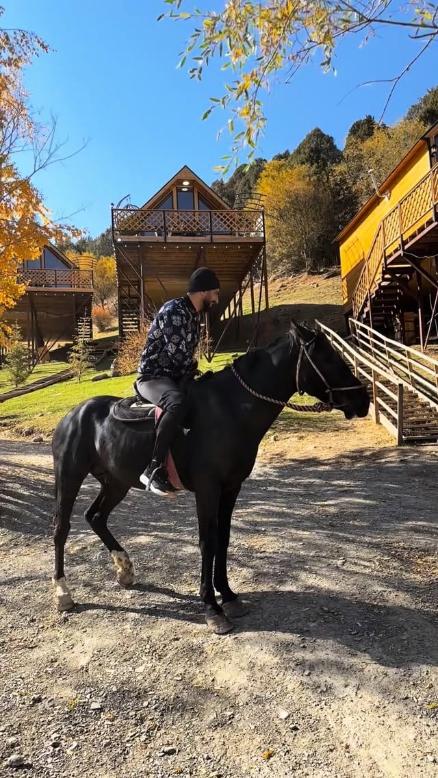 Post 1 by Dola on Instagram (video)
