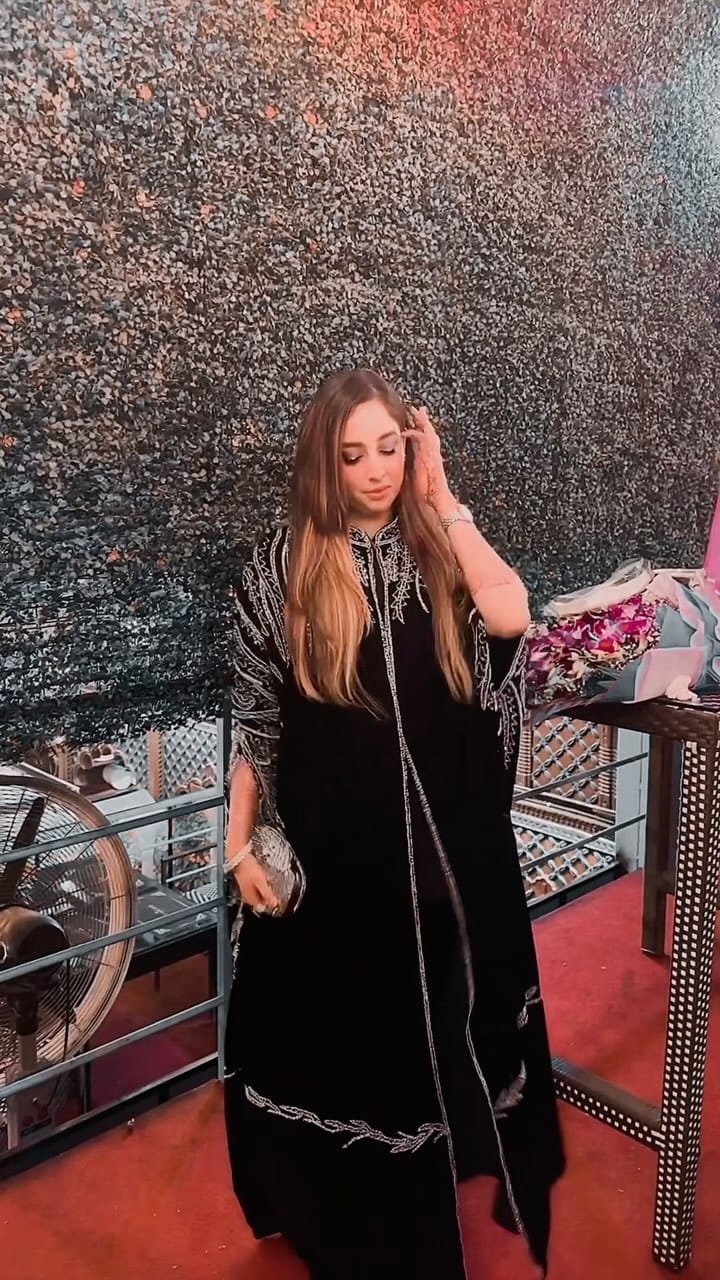 Post 10 by 𝗥𝗮𝗯𝗶𝘆𝗮| DXB 𝙇𝙞𝙛𝙚𝙨𝙩𝙮𝙡𝙚 𝙄𝙣𝙛𝙡𝙪𝙚𝙣𝙘𝙚𝙧 + UGC💕 on Instagram (video)