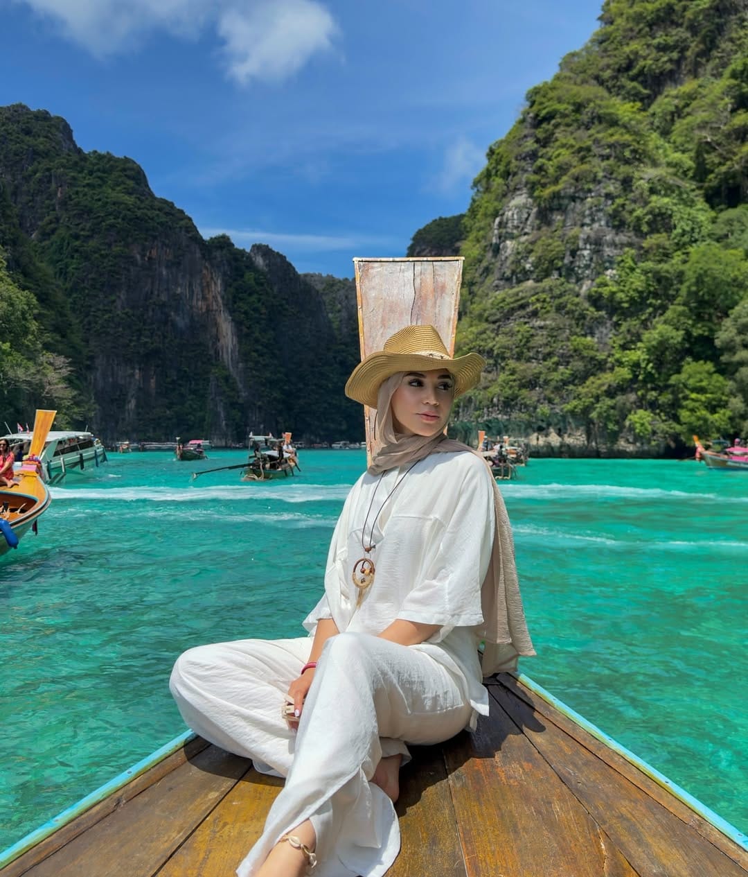 Post 10 by 𝗙𝗔𝗧𝗜𝗠𝗔 𝗥𝗔𝗗𝗪𝗔𝗡 | 🕊️ on Instagram (carousel)