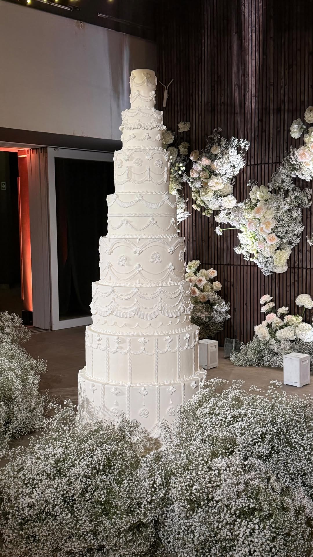 Post 8 by Cake Academy on Instagram (video)
