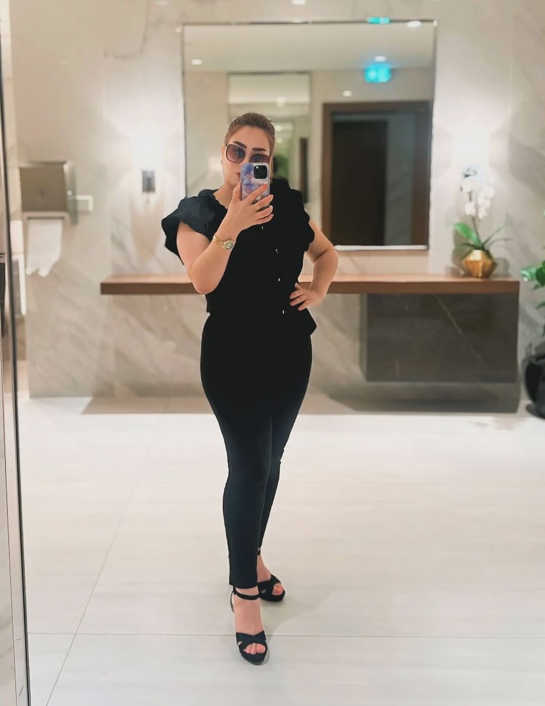 Post 3 by 💎 🎀 𝓐𝓶𝓶𝓸𝓾𝓷𝓪  🎀 🍀 on Instagram (carousel)