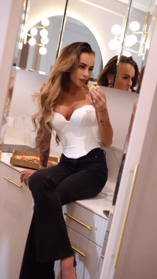 Post 1 by Oliwia Cyminska on Instagram (video)