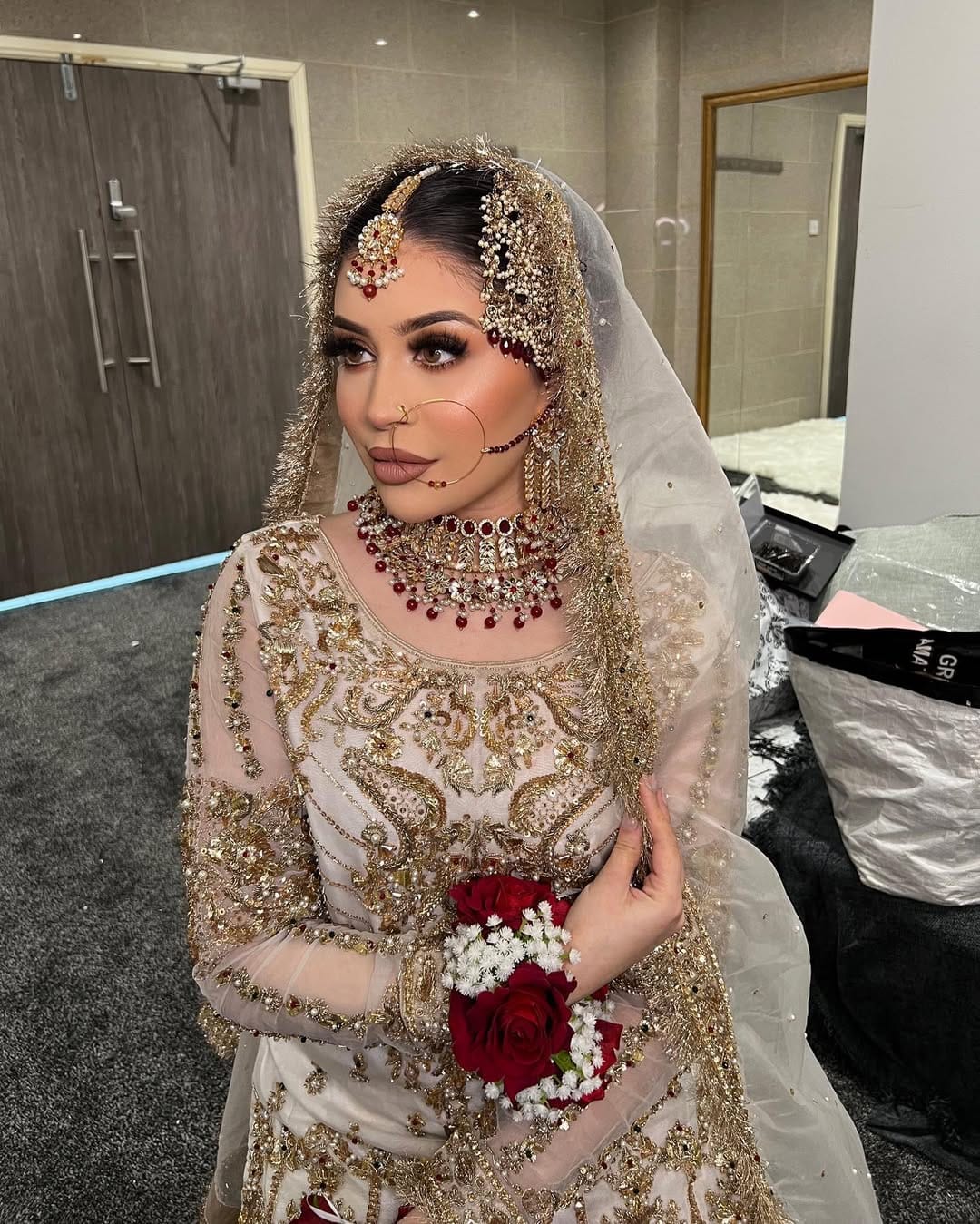 Post 9 by A N I S H A | Bridal Makeup Artist| on Instagram (carousel)