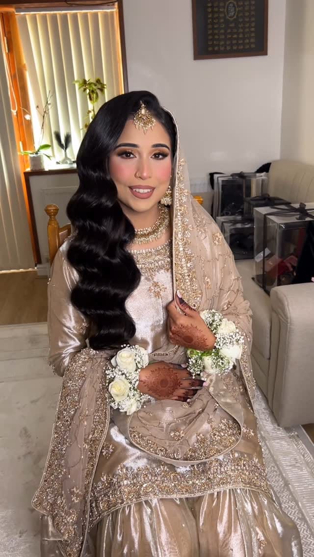 Post 6 by A N I S H A | Bridal Makeup Artist| on Instagram (video)