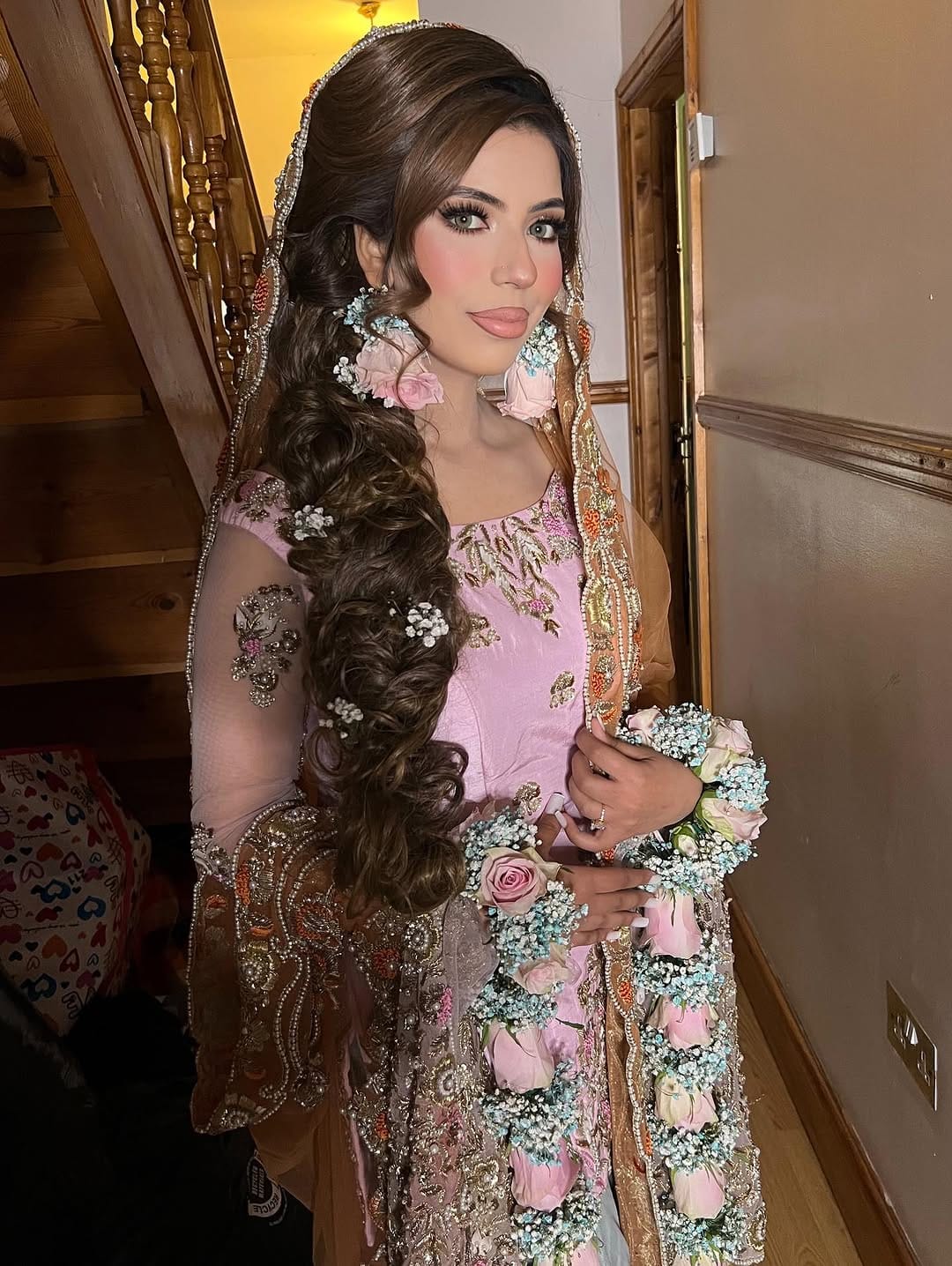 Post 7 by A N I S H A | Bridal Makeup Artist| on Instagram (carousel)