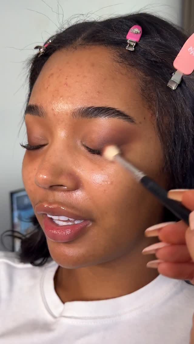 Post 7 by Bethany Leah | Dubai Makeup Artist on Instagram (video)