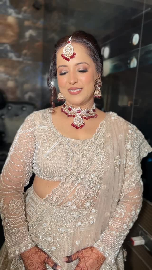 Post 2 by Lata Madhwani | Luxury Makeup Artist | India & Dubai on Instagram (video)