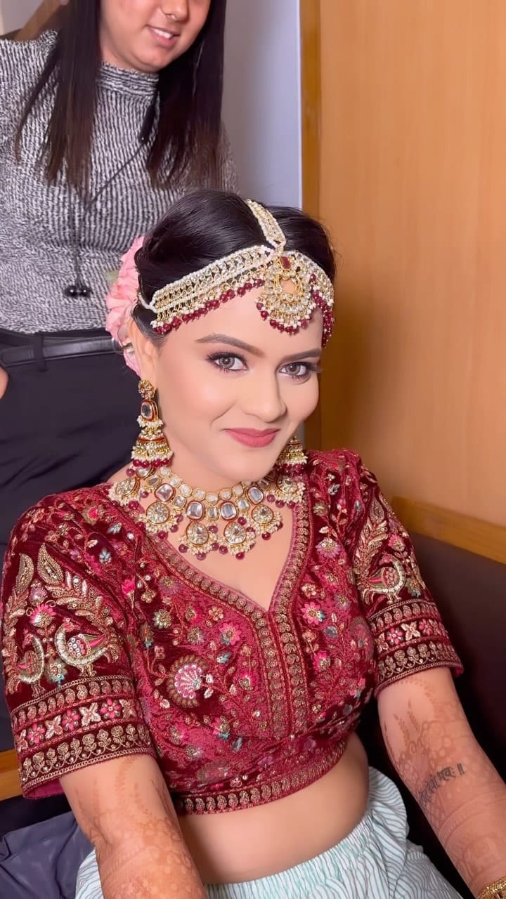 Post 10 by Lata Madhwani | Luxury Makeup Artist | India & Dubai on Instagram (video)