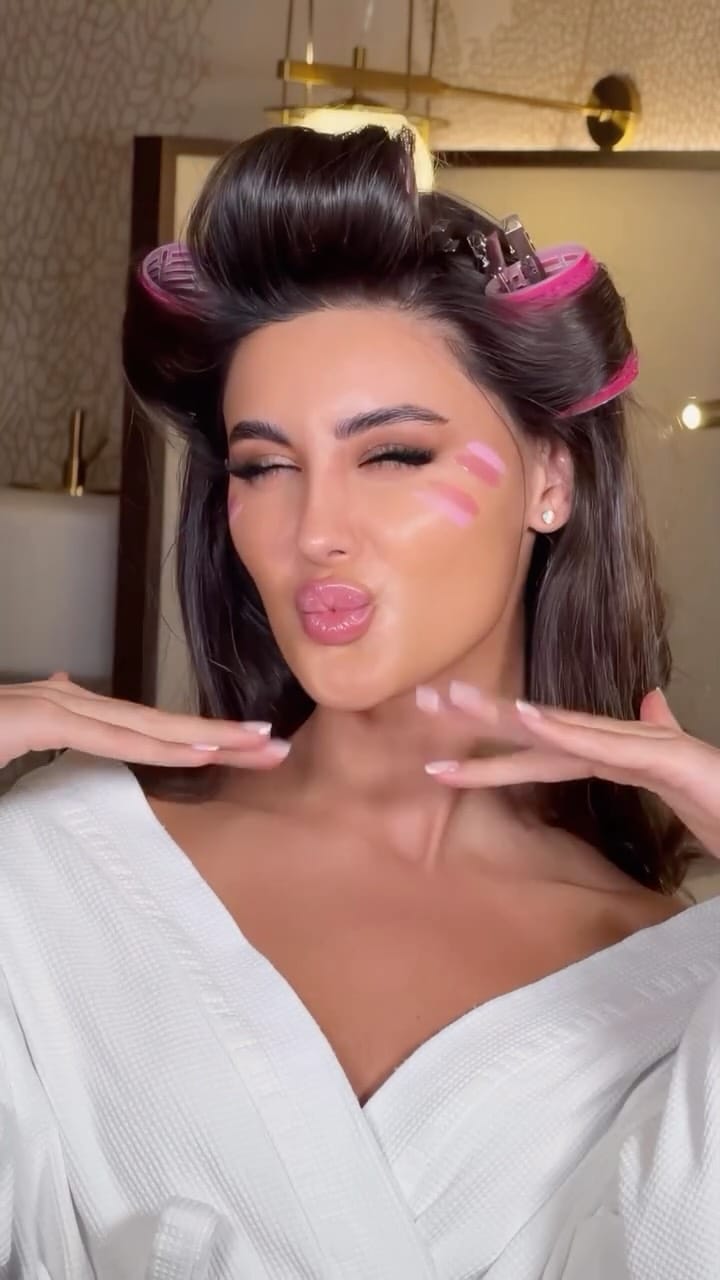 Post 6 by Hala Makeup Artist💄 on Instagram (video)