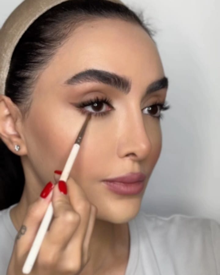 Post 7 by Dubai Bridal Makeup Artist | مهرنوش منفرد on Instagram (carousel)