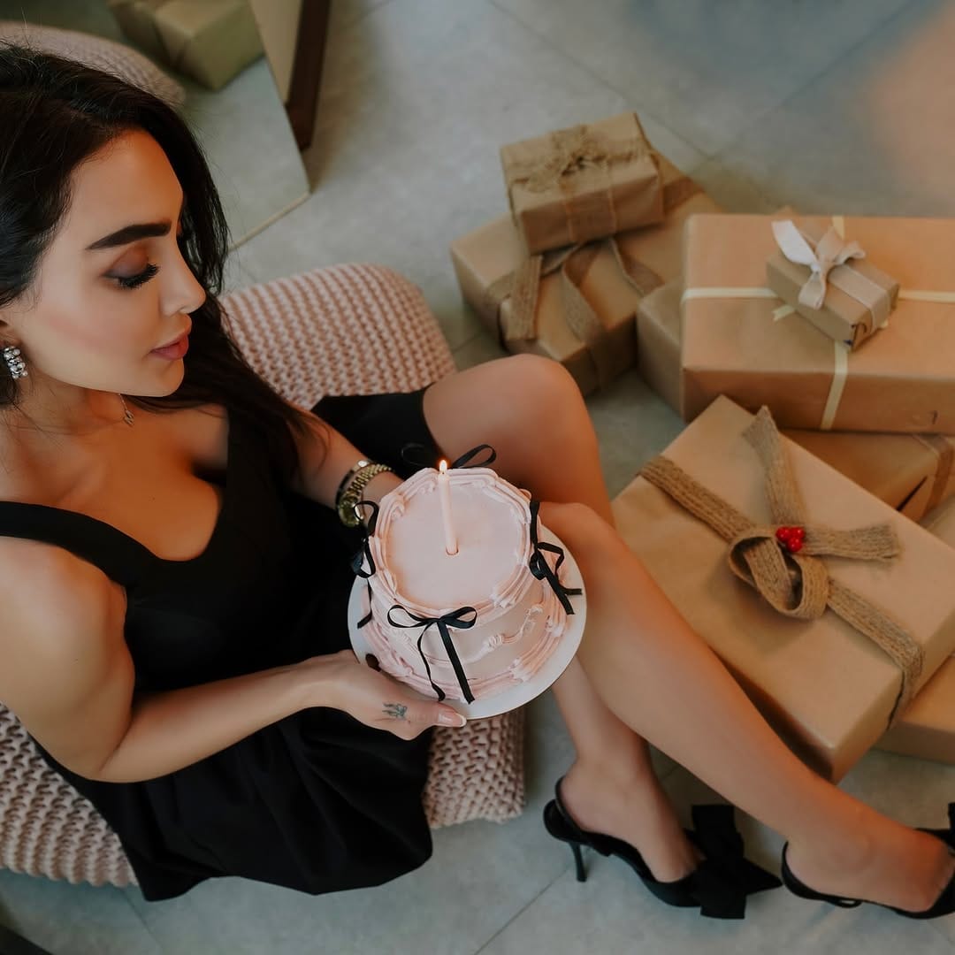 Post 5 by Dubai Bridal Makeup Artist | مهرنوش منفرد on Instagram (carousel)