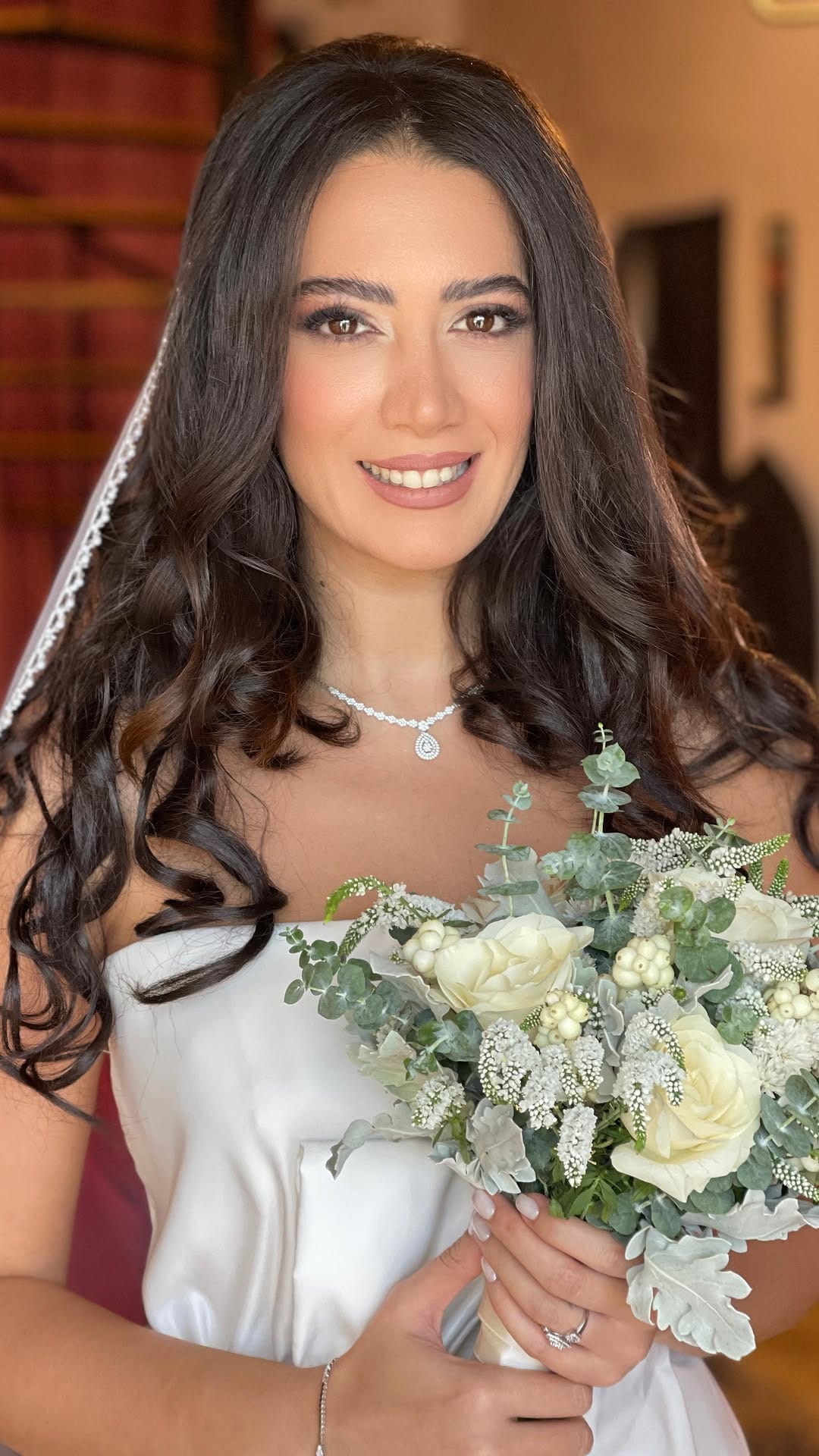 Post 9 by Dubai Bridal Makeup Artist | مهرنوش منفرد on Instagram (video)