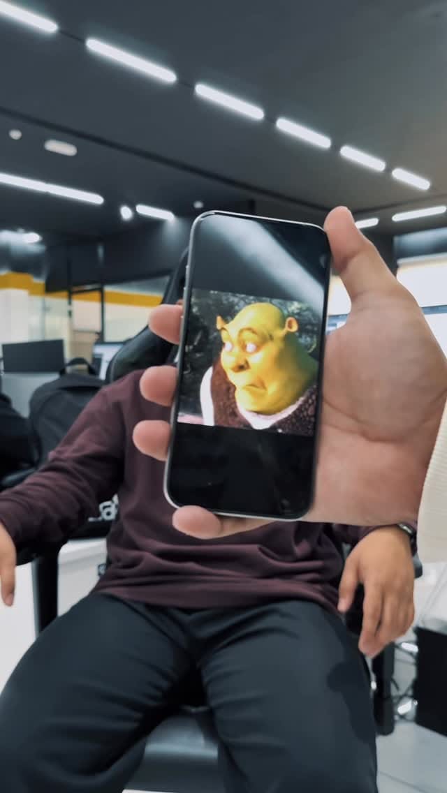 Post 3 by Microless on Instagram (video)