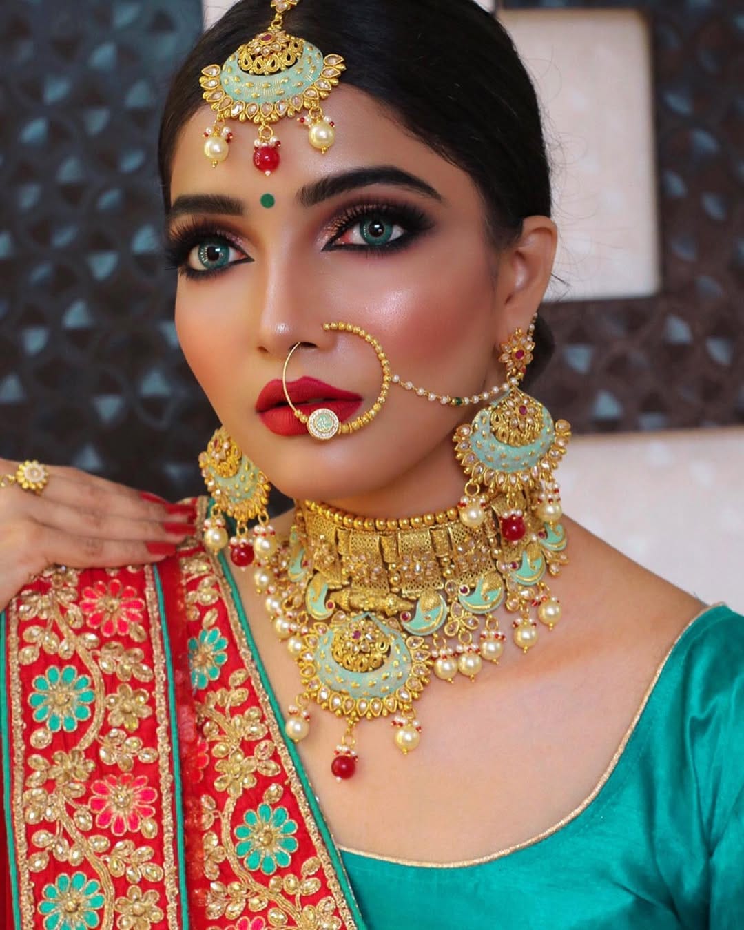 Post 9 by Dubai Bridal Makeupartist and hairstylist | Anu on Instagram (carousel)