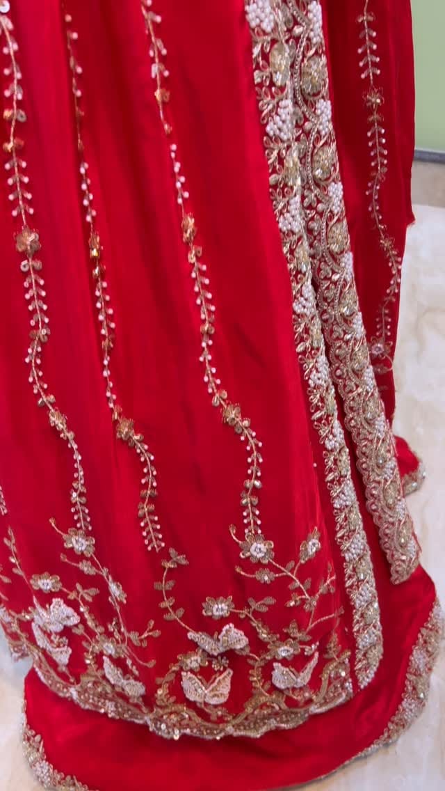 Post 4 by Zainasmakeovers on Instagram (video)