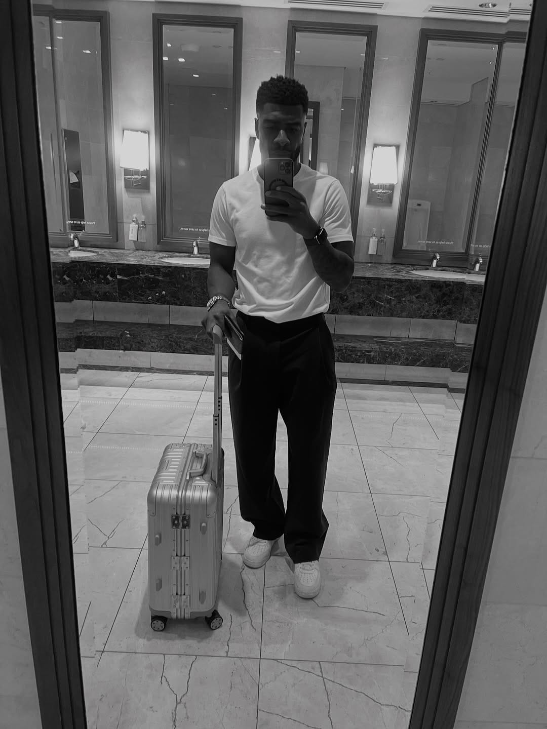 Post 3 by Roly Bonevacia on Instagram (carousel)