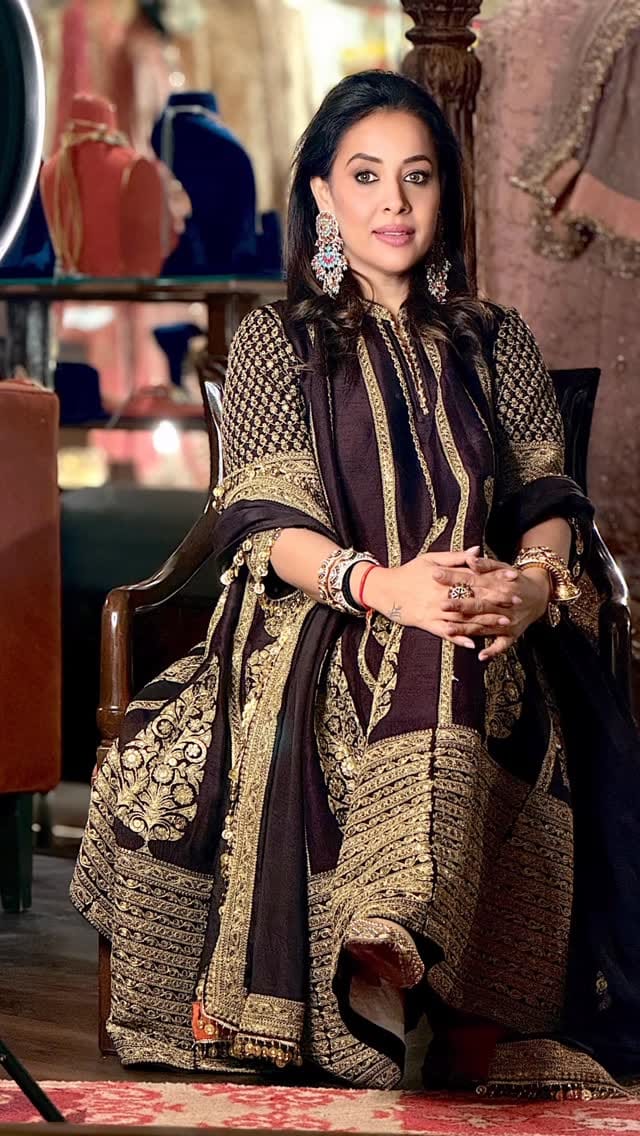 Post 1 by Parul Duggal / Bridal Makeup Artist on Instagram (video)