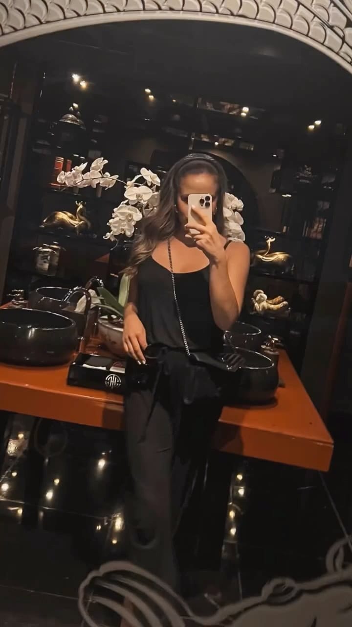 Post 6 by Alwinaviolina 🎻 on Instagram (video)