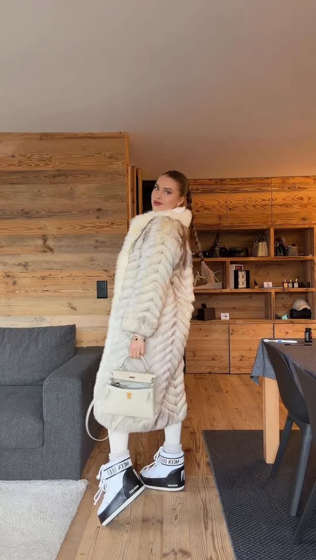 Post 2 by Marianna van Leeuwen on Instagram (video)