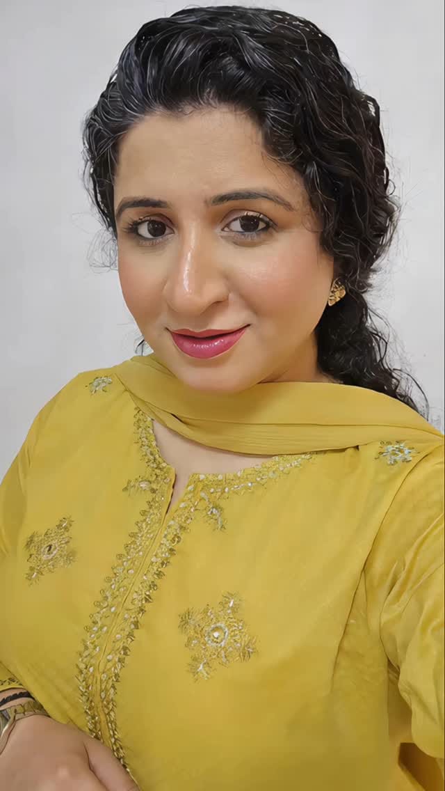 Post 2 by Biya Jee on Instagram (video)