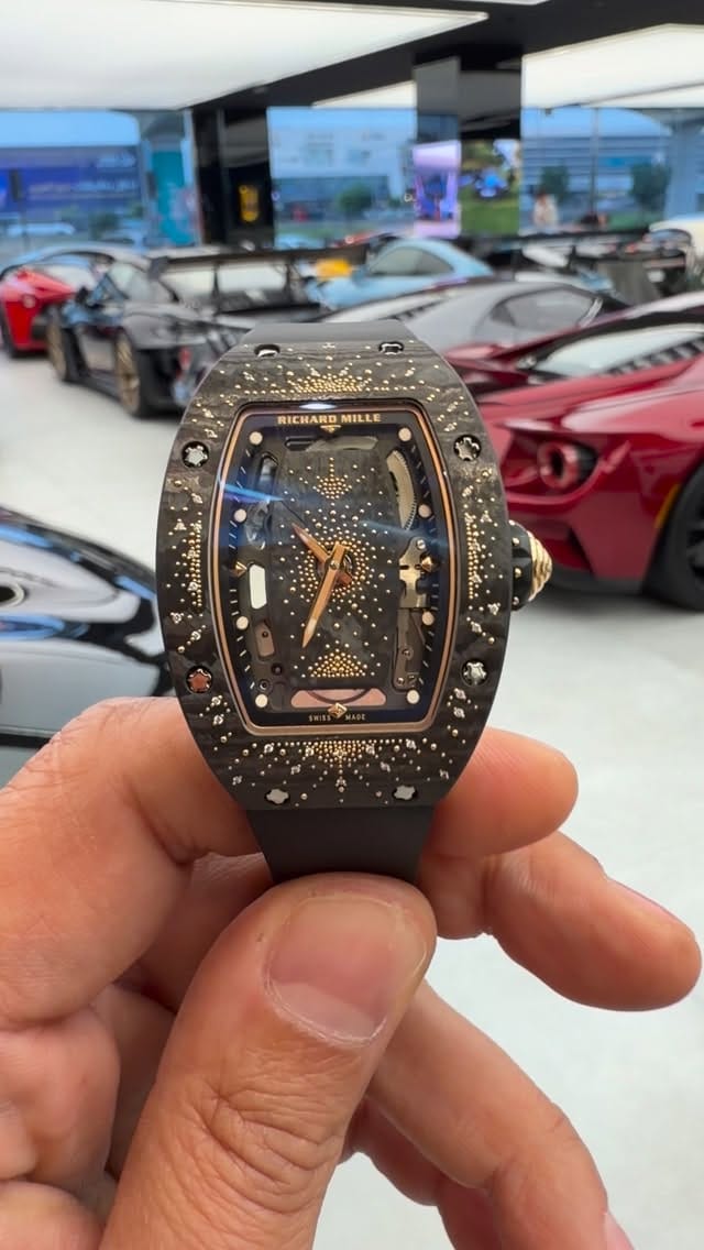 Post 1 by DUBAILUXURYWATCH 🇦🇪 on Instagram (video)