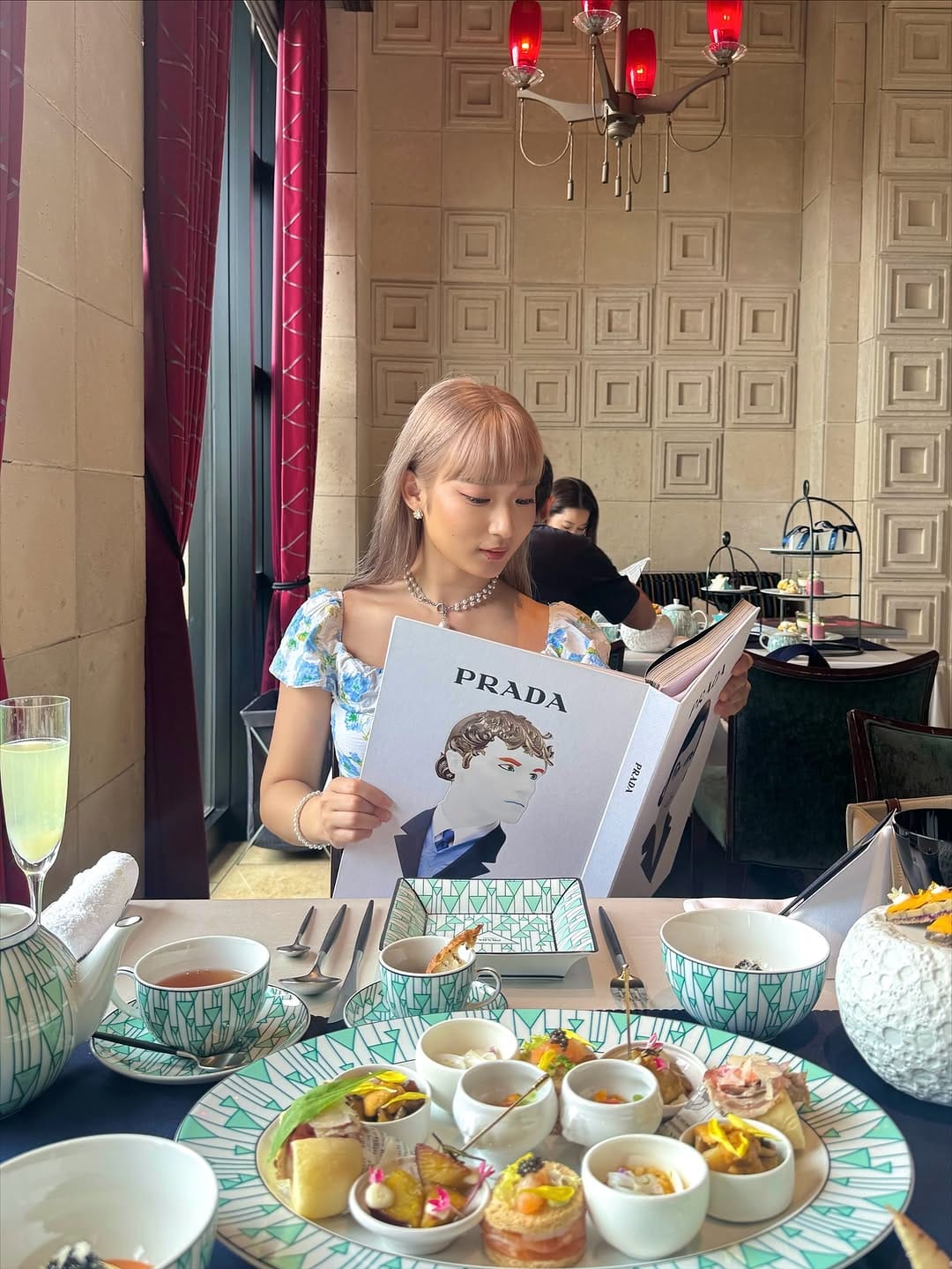 Post 6 by 𝐑𝐄𝐌𝐎𝐍𝐀 on Instagram (carousel)