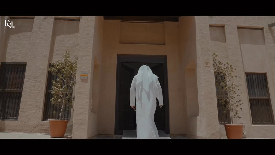 Post 10 by Mary Tsaousi on Instagram (video)