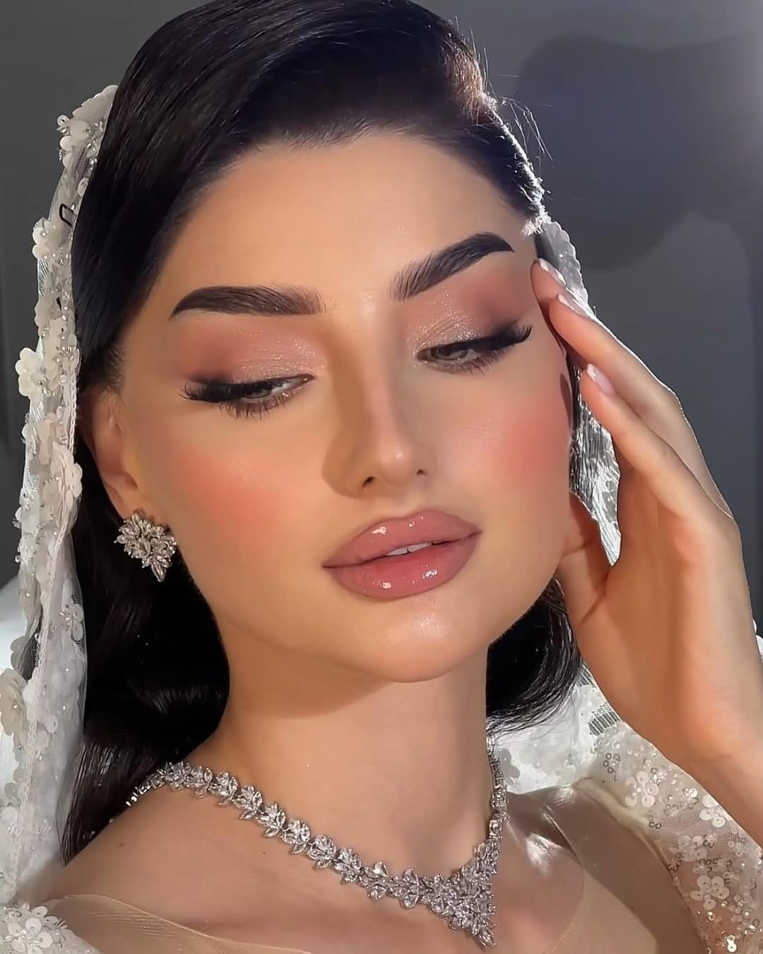 Post 9 by ميك اب ارتست عرايس | نوره الفروان on Instagram (carousel)