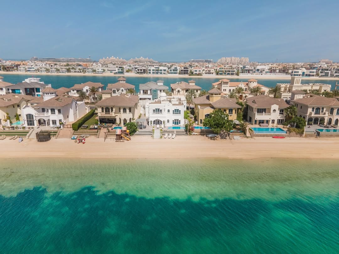 Post 10 by LUXURY MANSION on Instagram (carousel)