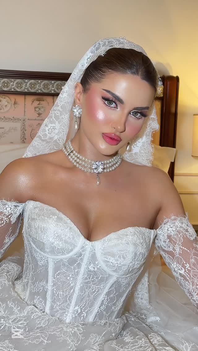 Post 5 by almaha makeup artist on Instagram (video)