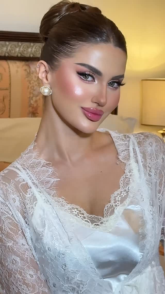 Post 1 by almaha makeup artist on Instagram (video)