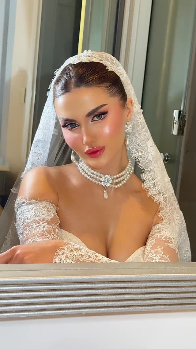 Post 4 by almaha makeup artist on Instagram (video)