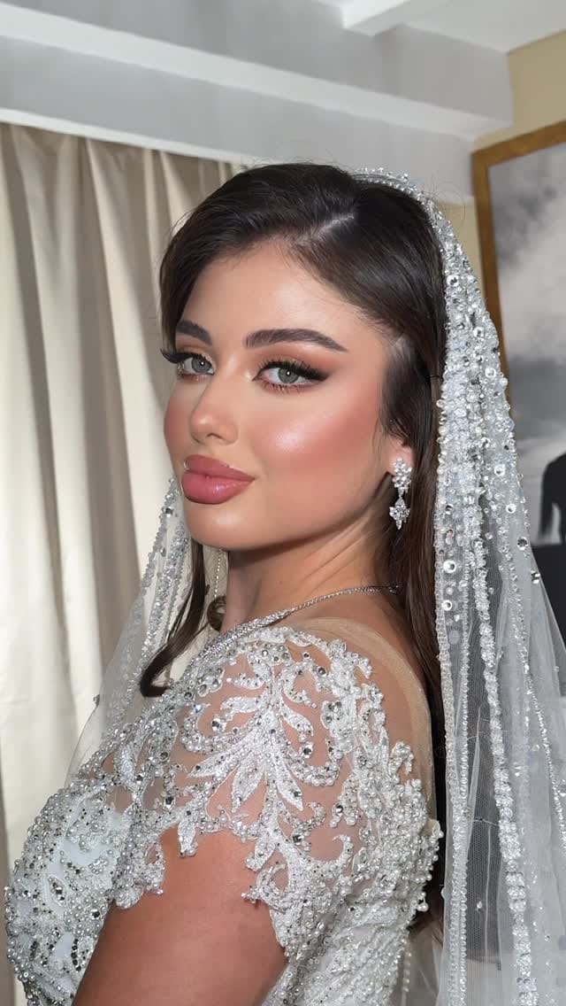 Post 7 by almaha makeup artist on Instagram (video)