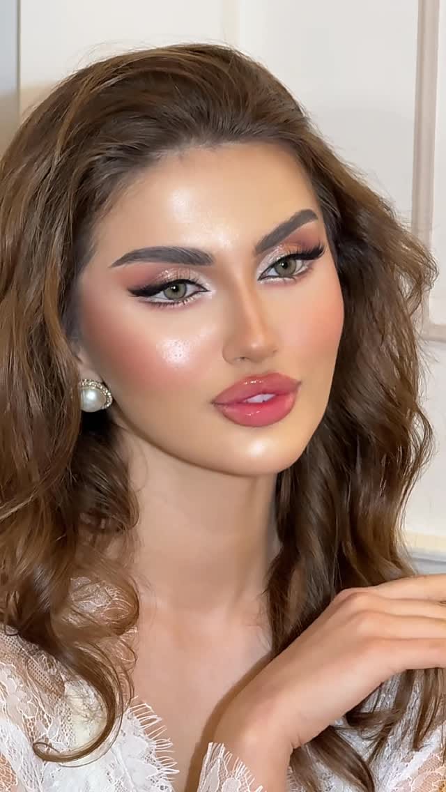 Post 2 by almaha makeup artist on Instagram (video)