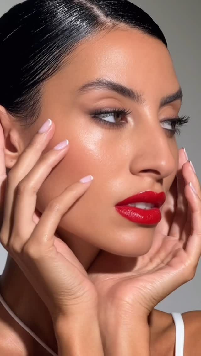Post 9 by Maria Doyle | Dubai Makeup Artist on Instagram (video)