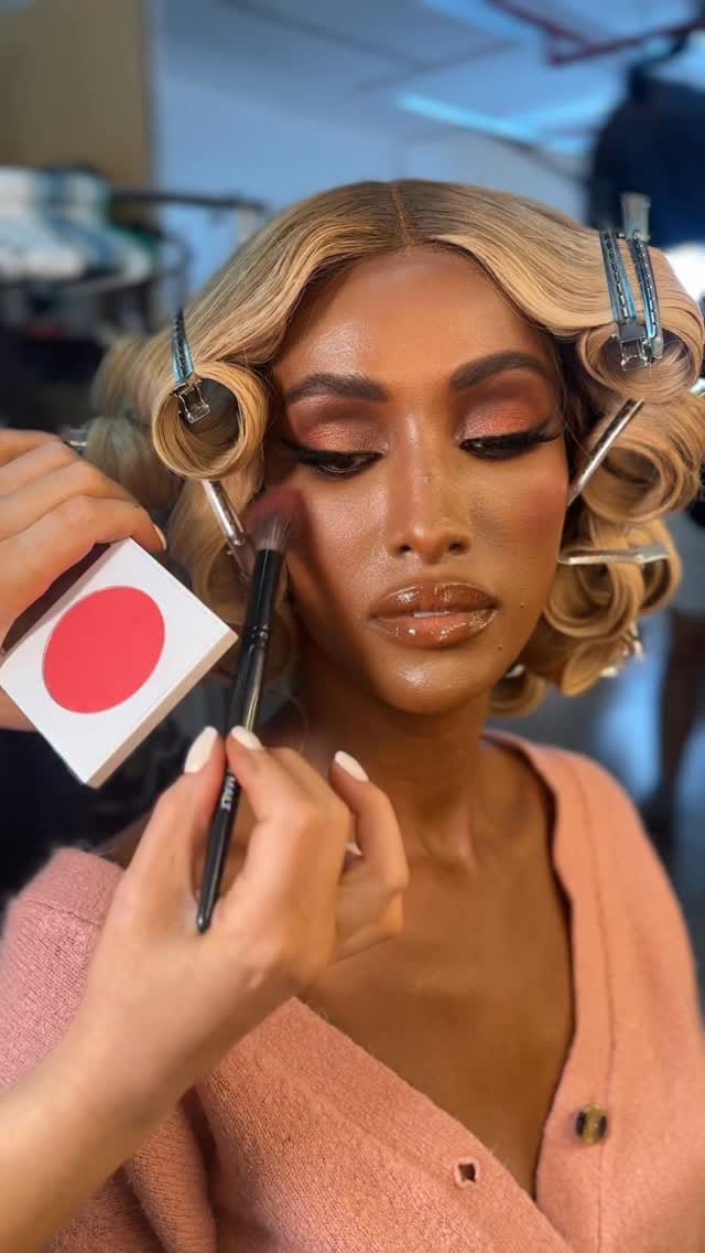 Post 8 by Maria Doyle | Dubai Makeup Artist on Instagram (video)