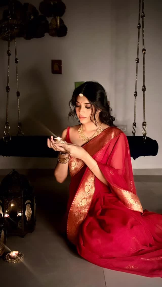 Post 8 by Neha Bagde |Makeup artist |Nagpur on Instagram (video)