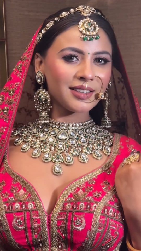 Post 5 by Neha Bagde |Makeup artist |Nagpur on Instagram (video)